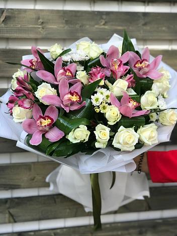 Букет цветов из: Розы и Хризантемы в Байкалово
