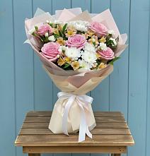 Букет цветов из:  Гвоздики, Орхидеи и Розы в Байкалово