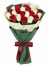 Букет Микс из красных и белых роз в Байкалово