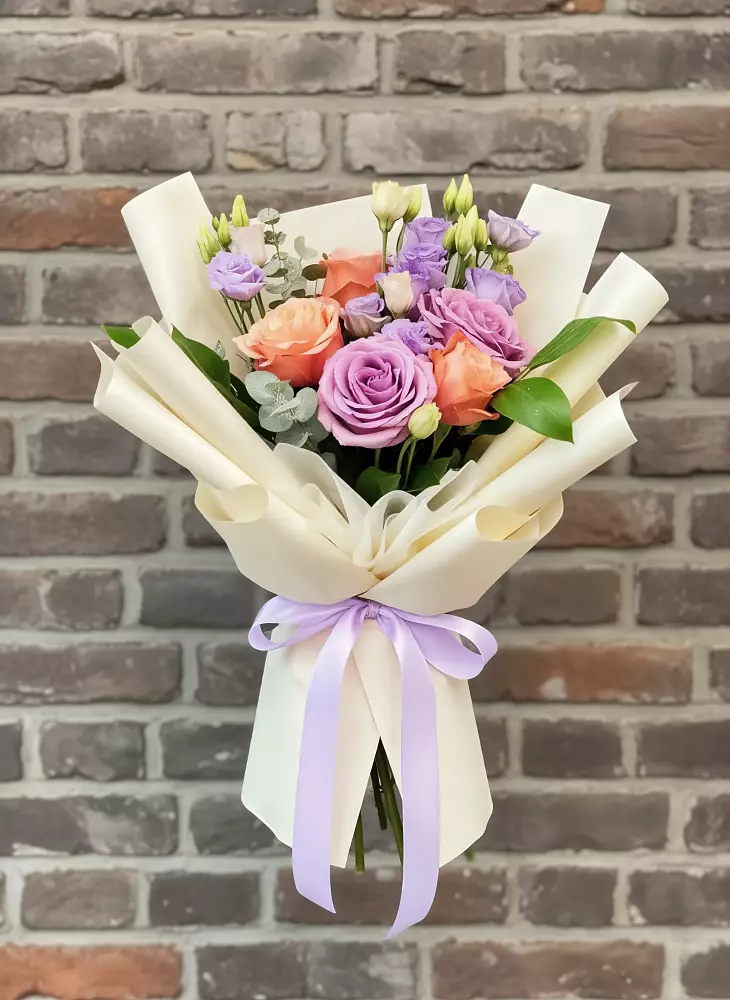 Букет цветов из: Лизиантусы и Розы в Байкалово