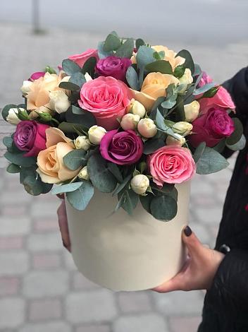 Цветочная композиция из Розы в шляпной коробке в Байкалово