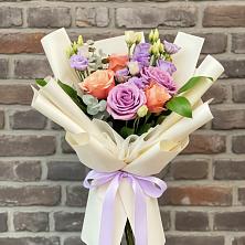 Букет цветов из:  Лизиантусы и Розы в Байкалово