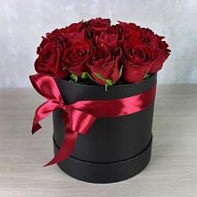 Цветочная композиция из Розы в шляпной коробке в Байкалово