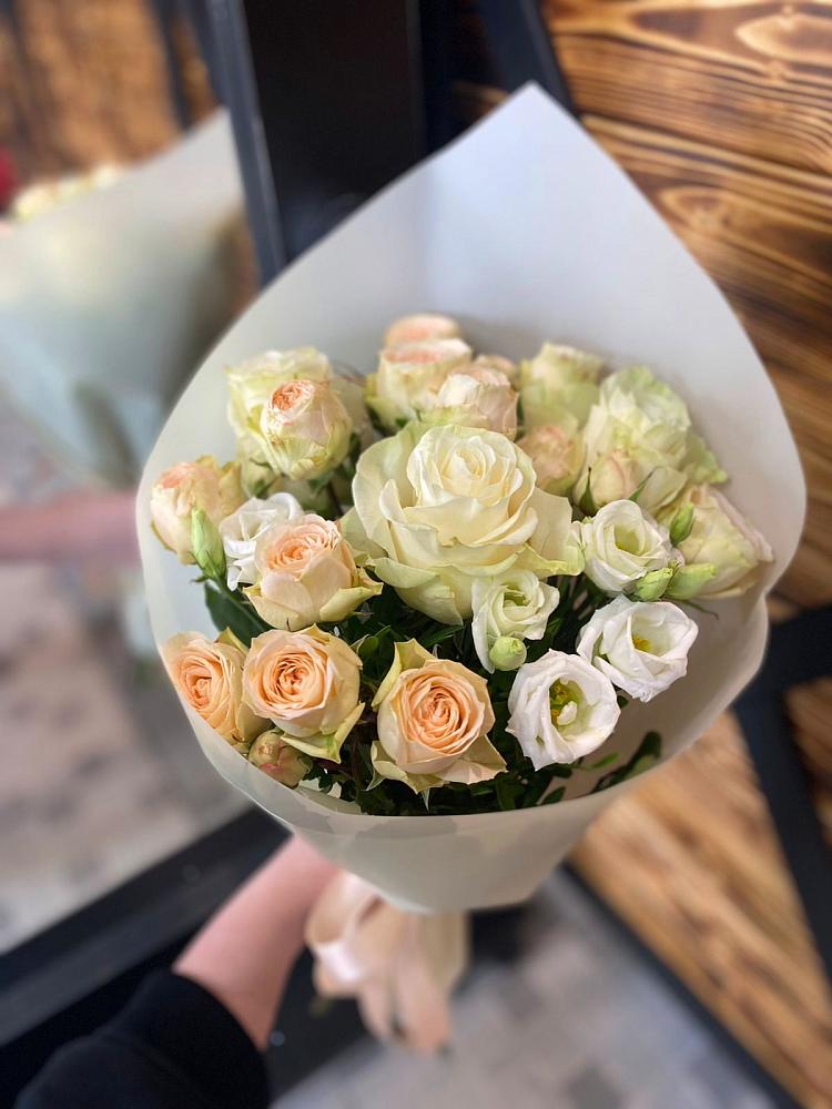 Букет цветов из: Розы и Лизиантусы в Байкалово